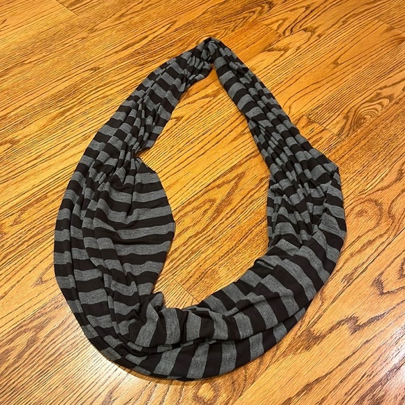 Nally & Millie Woman’s Striped Scarf - Picture 1 of 3